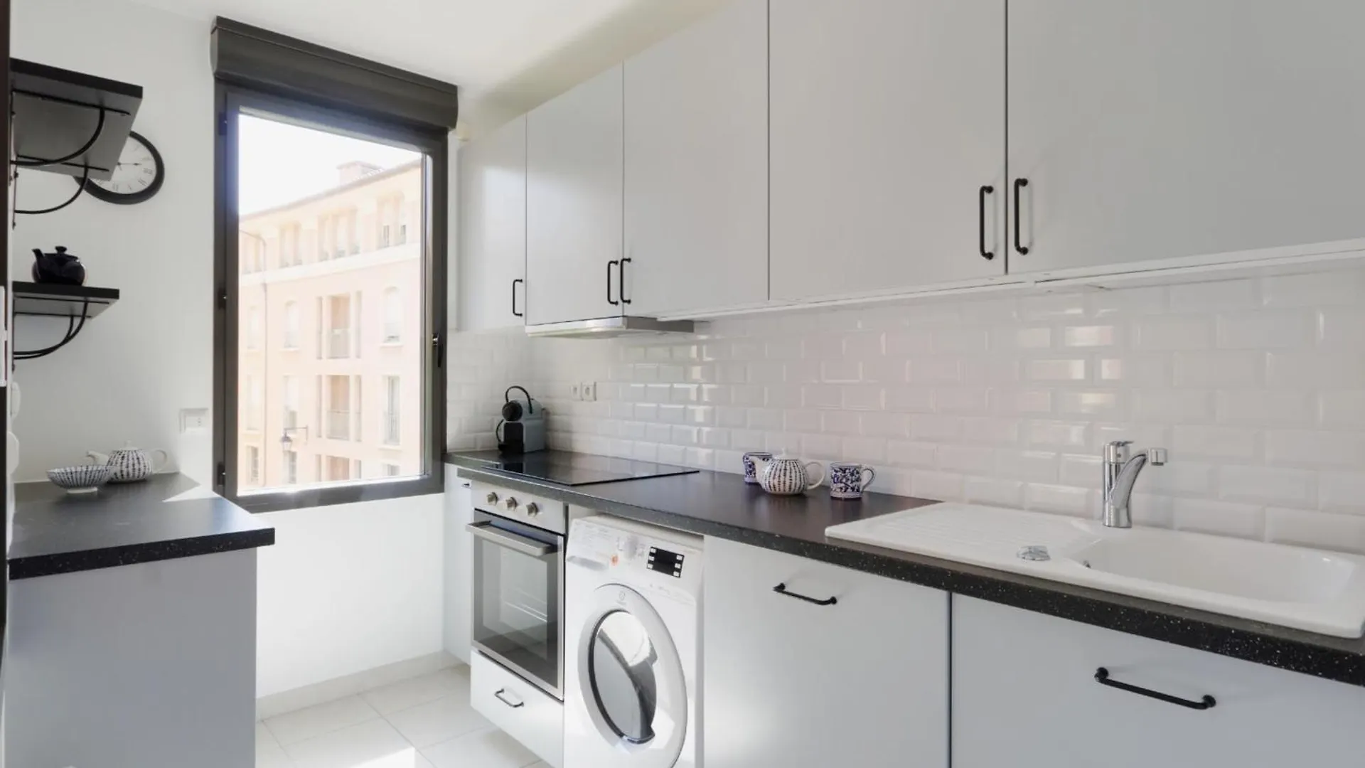 Mirabeau Furnished Flat Apartment Aix-en-Provence