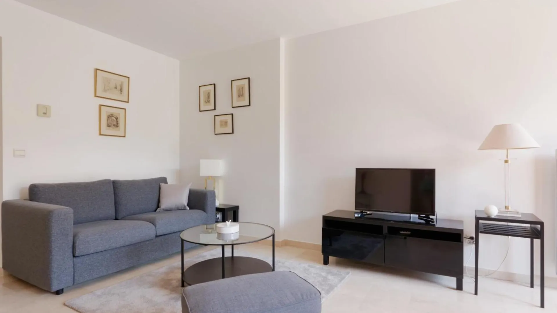 Mirabeau Furnished Flat Apartment Aix-en-Provence France