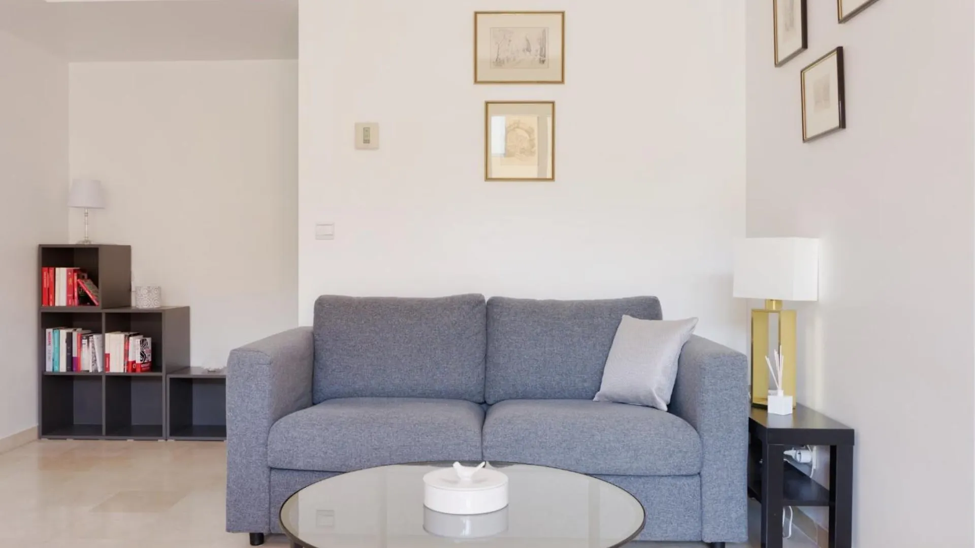 Mirabeau Furnished Flat Apartment Aix-en-Provence 0*,  France