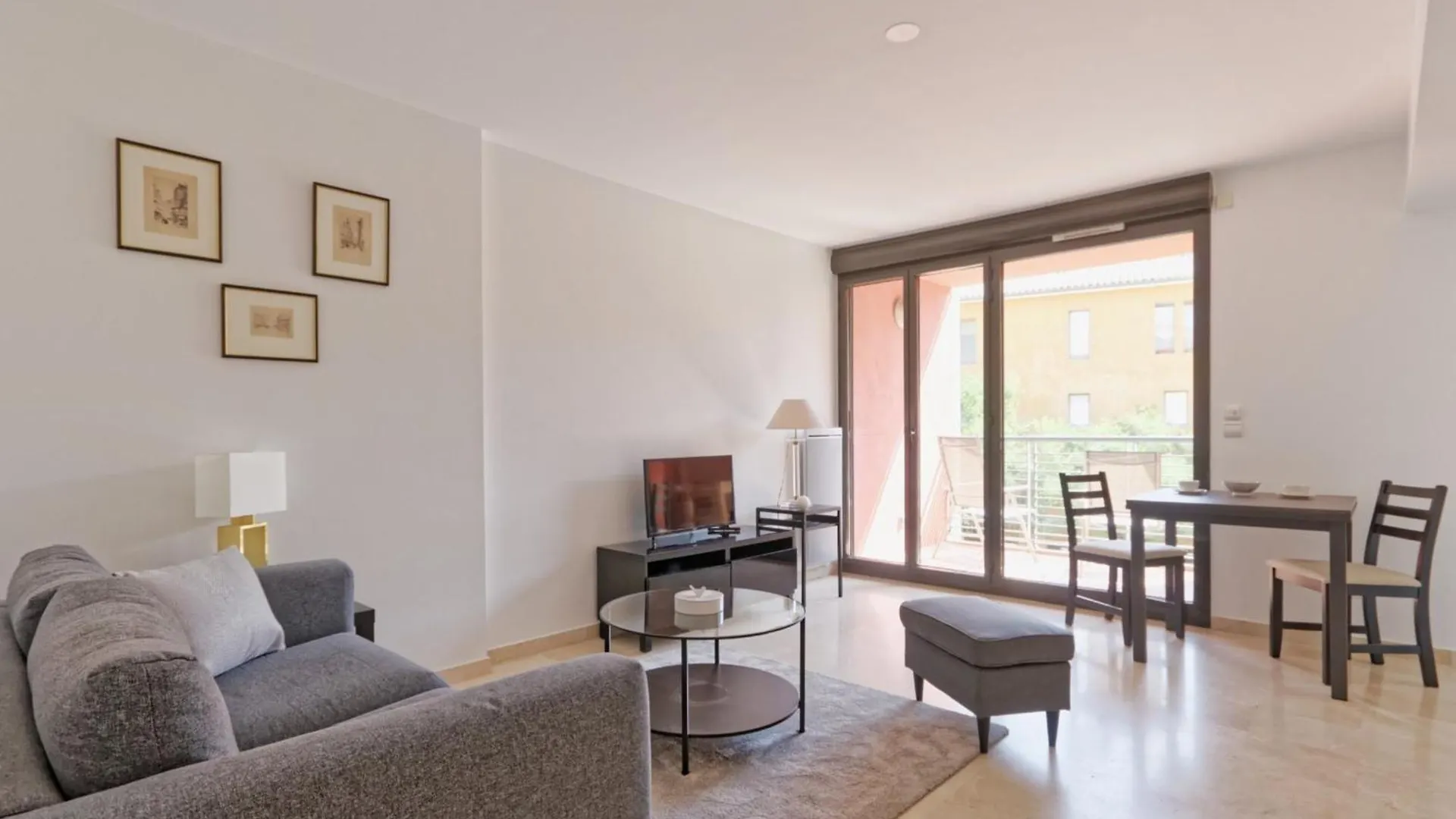 Mirabeau Furnished Flat Apartment Aix-en-Provence