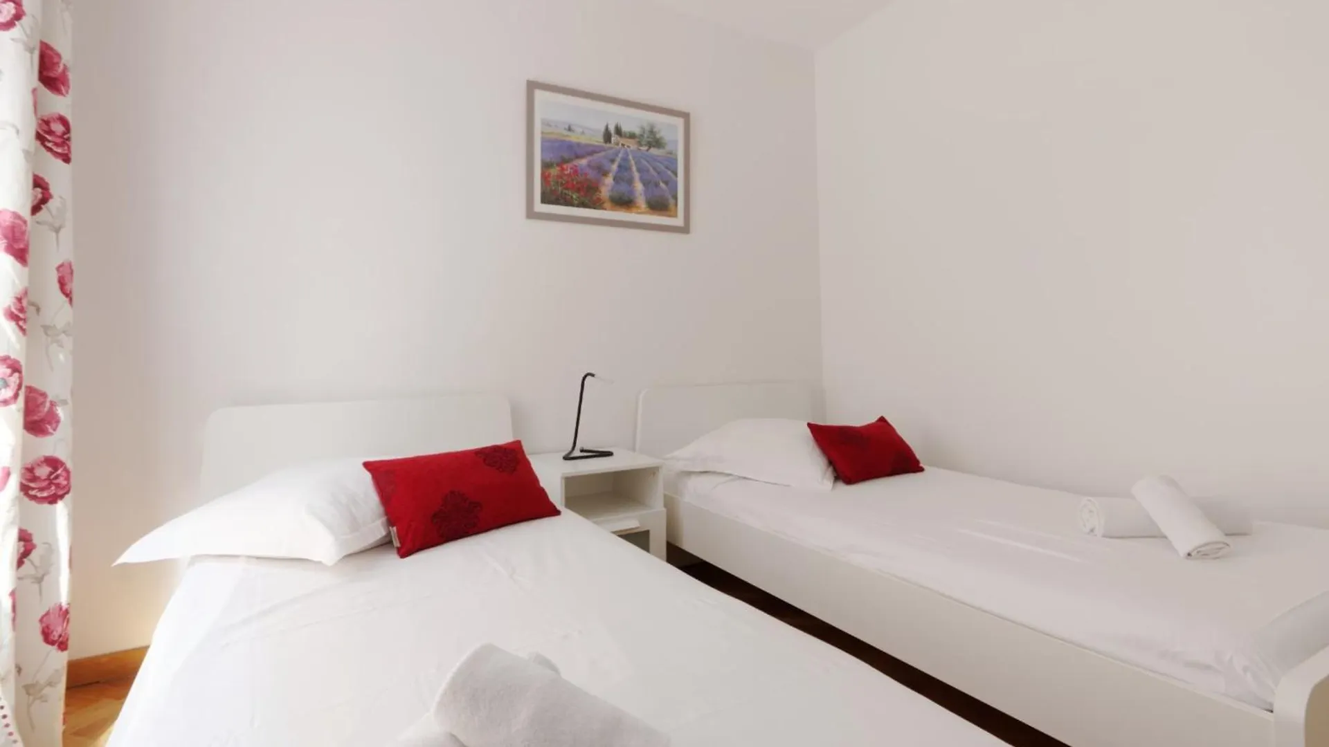 Mirabeau Furnished Flat Apartment Aix-en-Provence