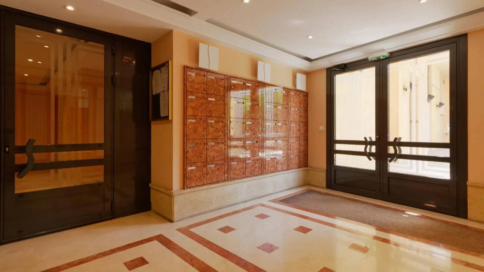 Mirabeau Furnished Flat Apartment Aix-en-Provence
